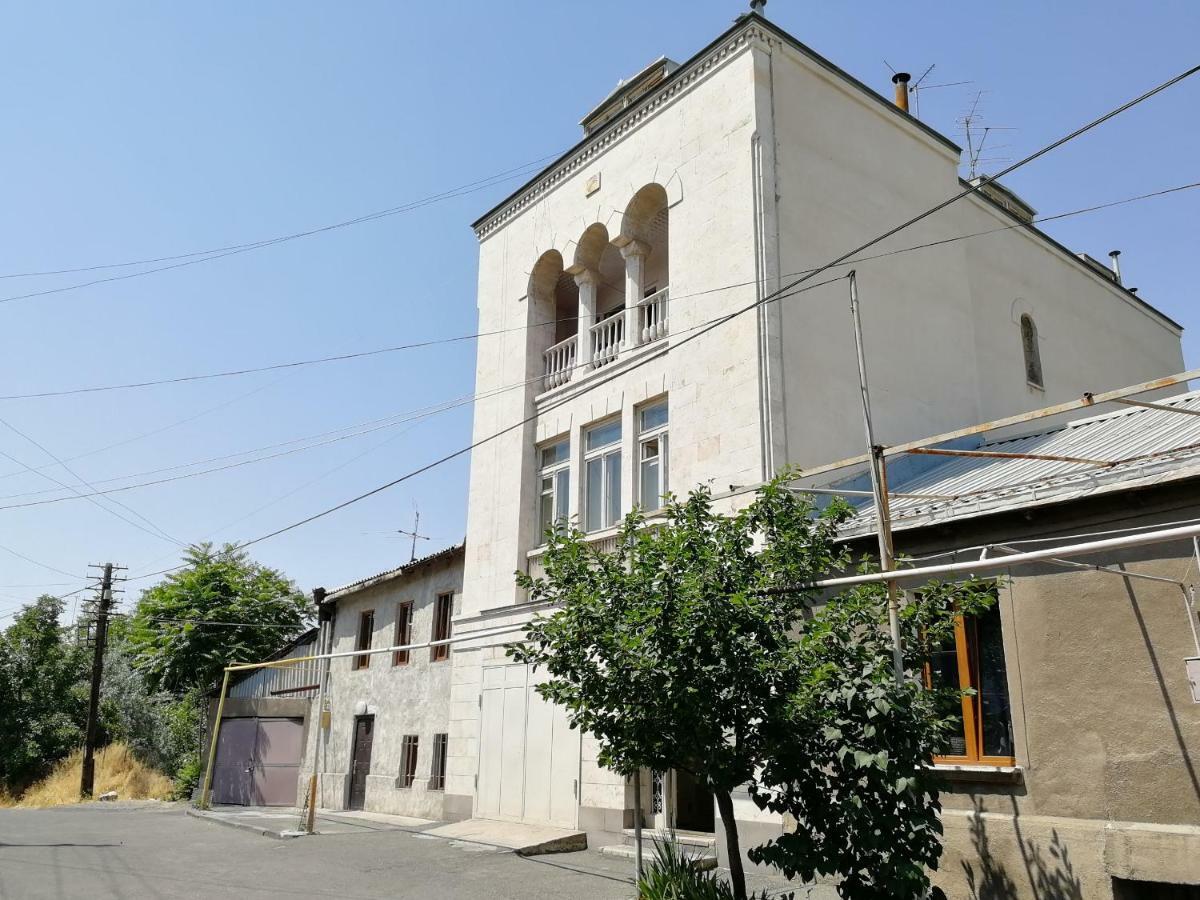 Guest House Lilia Yerevan Ngoại thất bức ảnh